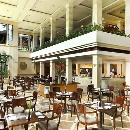 Hyatt Regency Yogyakarta Hotell Sleman  Exteriör bild The lobby