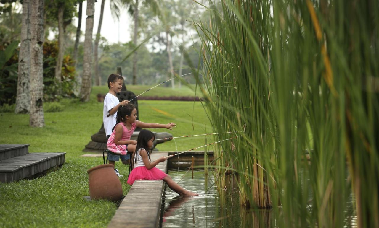 Hyatt Regency Yogyakarta Hotell Sleman  Exteriör bild Fishing at the resort