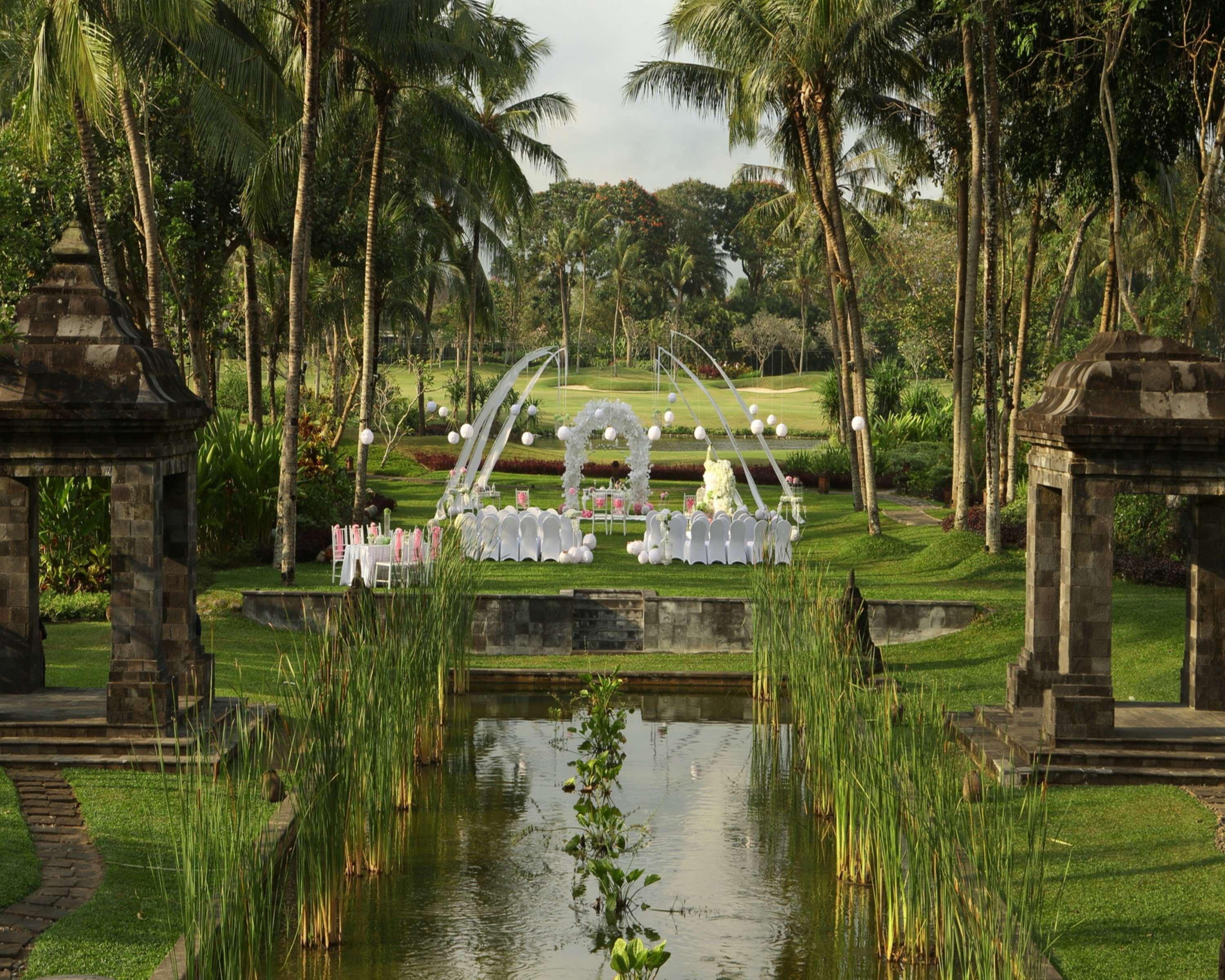 Hyatt Regency Yogyakarta Hotell Sleman  Exteriör bild The Royal Prana Spa
