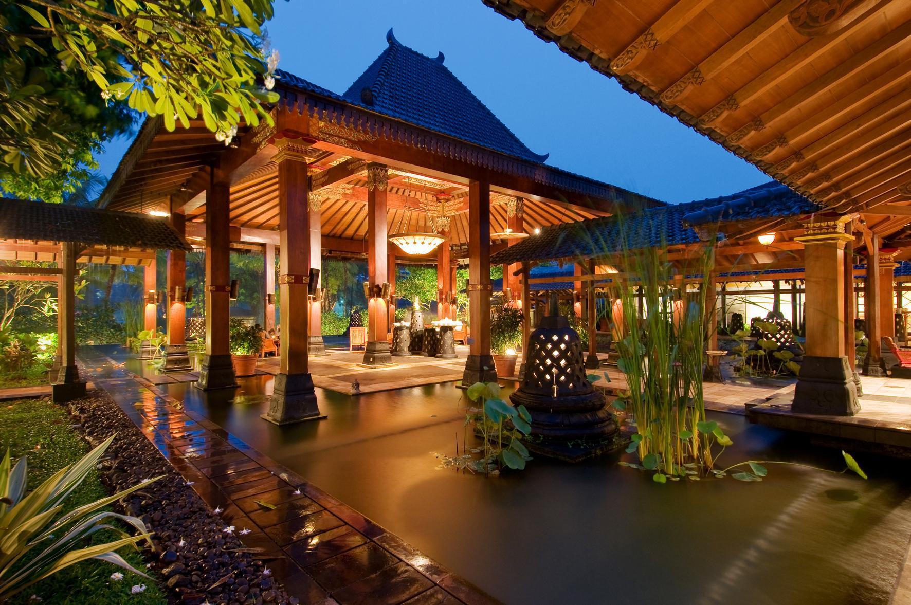 Hyatt Regency Yogyakarta Hotell Sleman  Exteriör bild The lobby of the resort
