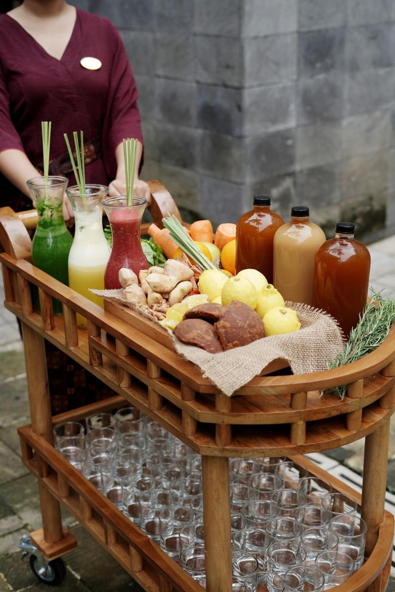 Hyatt Regency Yogyakarta Hotell Sleman  Exteriör bild A selection of fruit and vegetable juices