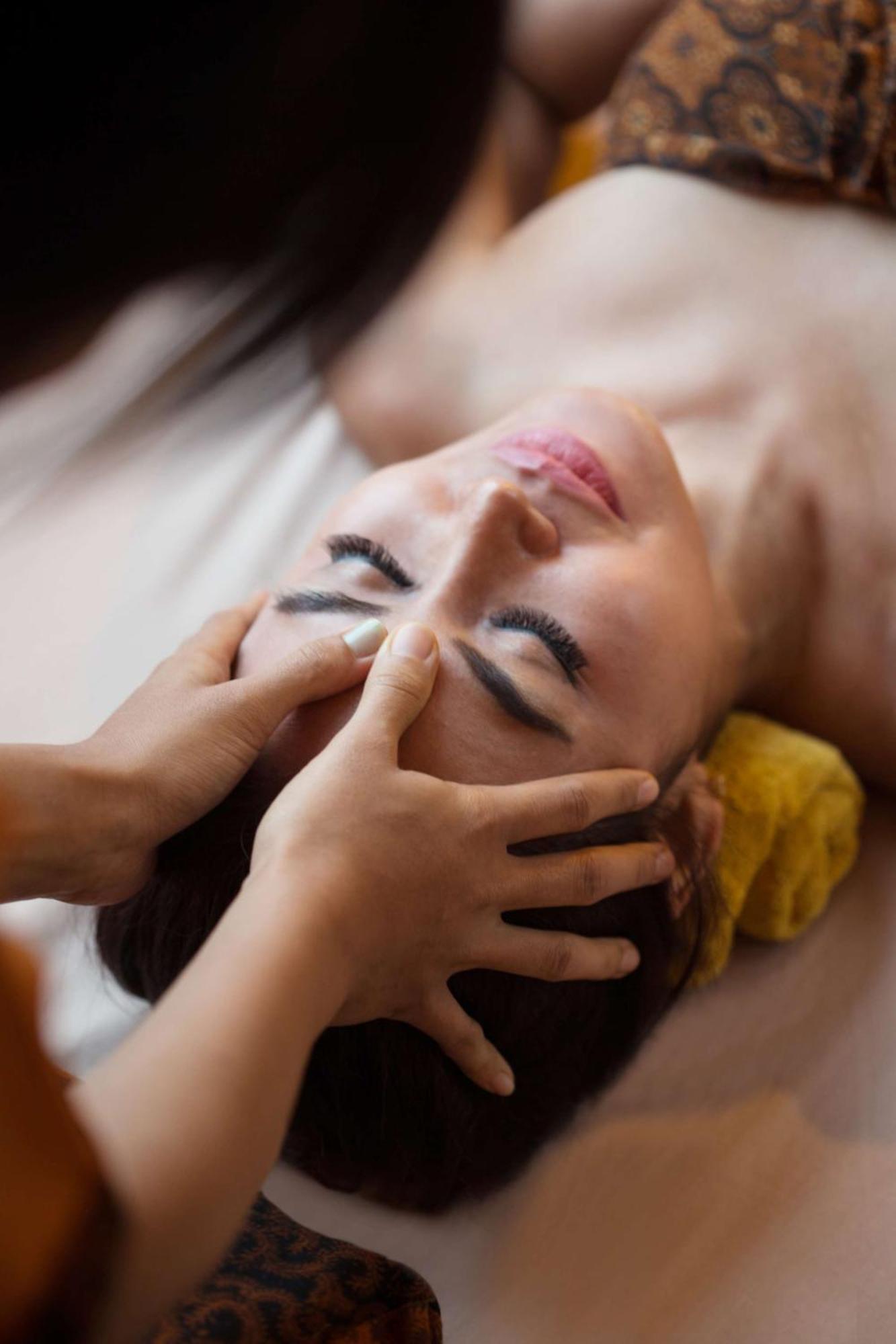 Hyatt Regency Yogyakarta Hotell Sleman  Exteriör bild Facial massage