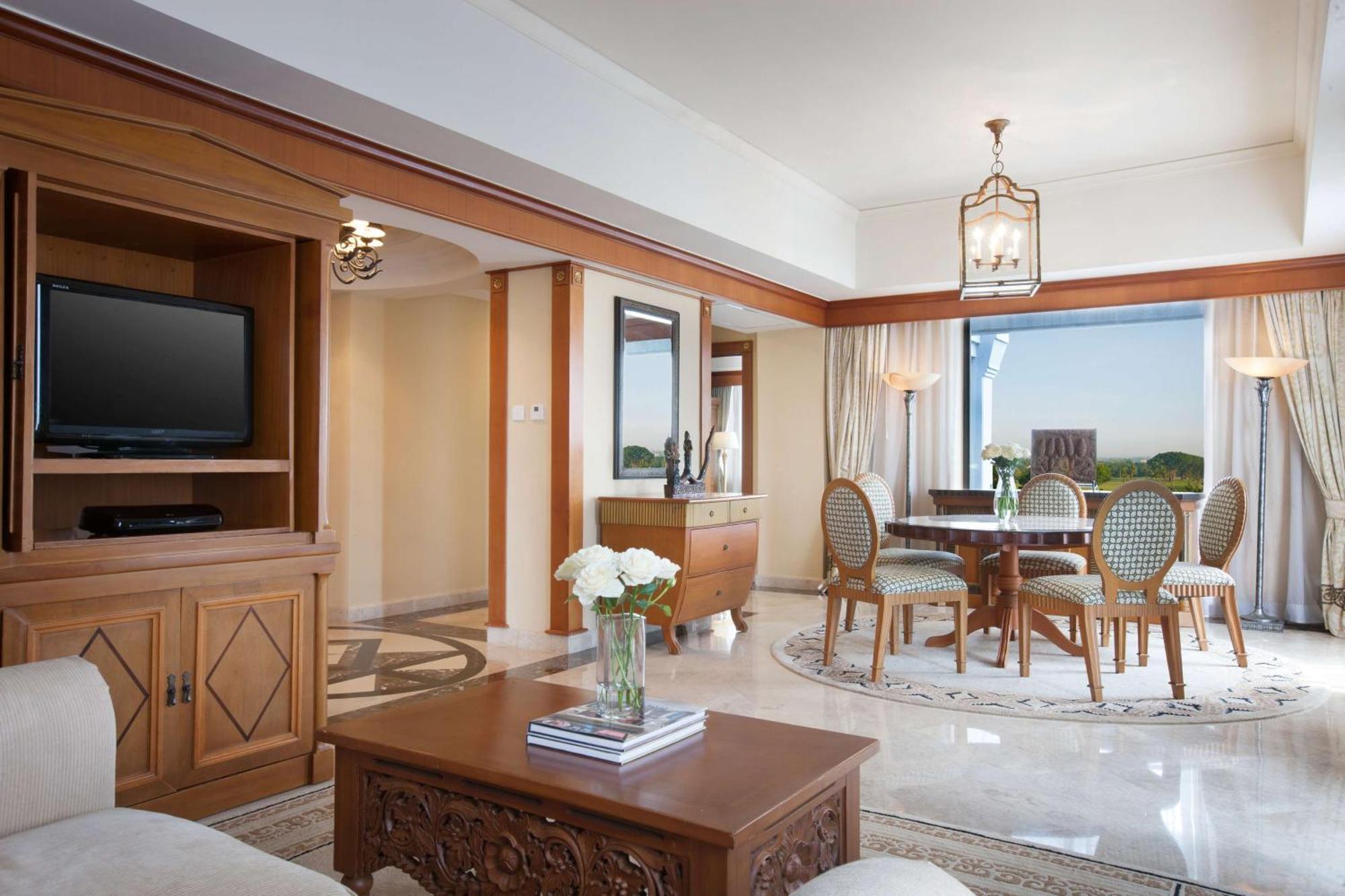 Hyatt Regency Yogyakarta Hotell Sleman  Exteriör bild A suite at the Taj Mahal Palace