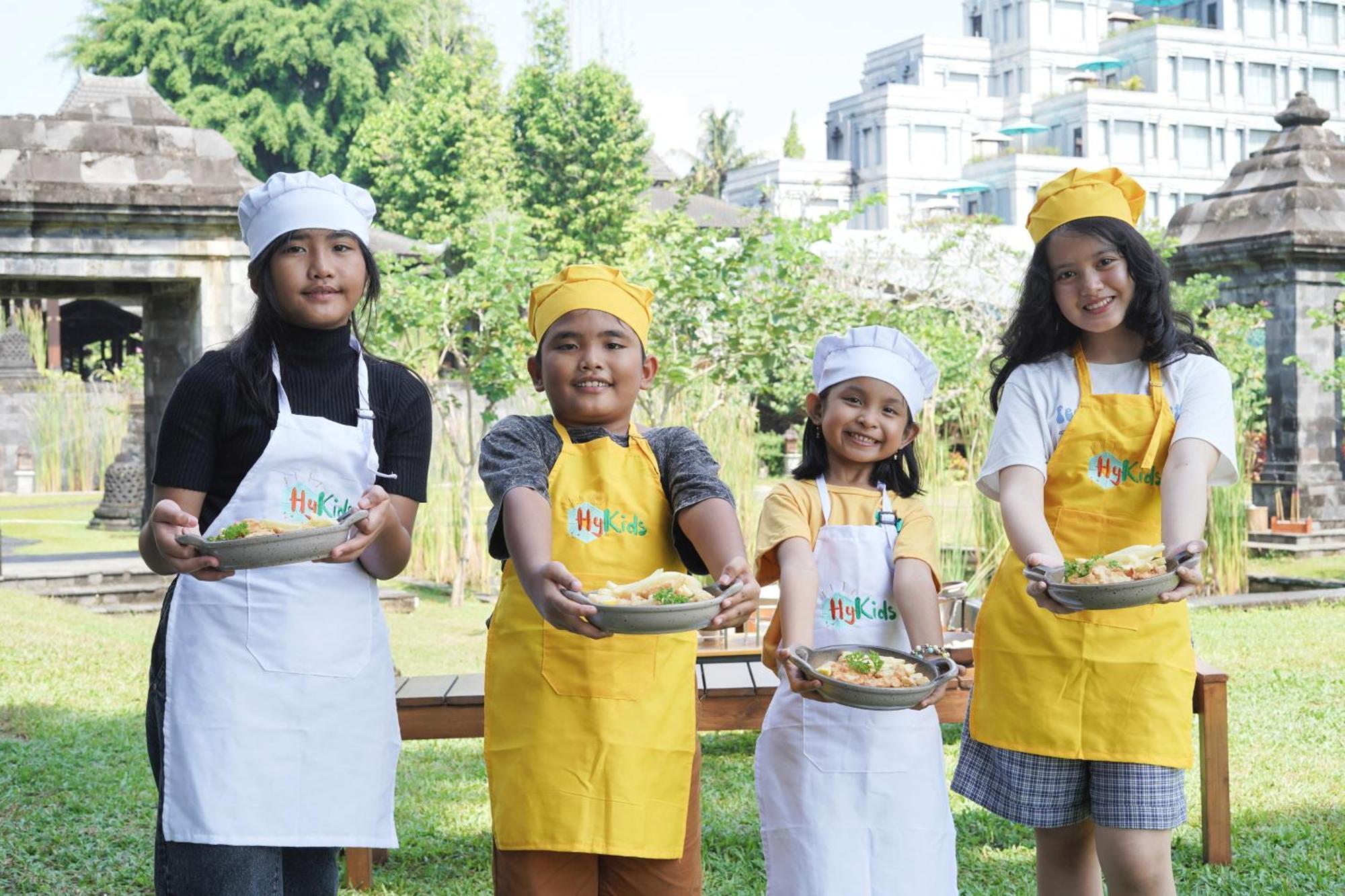 Hyatt Regency Yogyakarta Hotell Sleman  Exteriör bild Thai students at the Royal Project