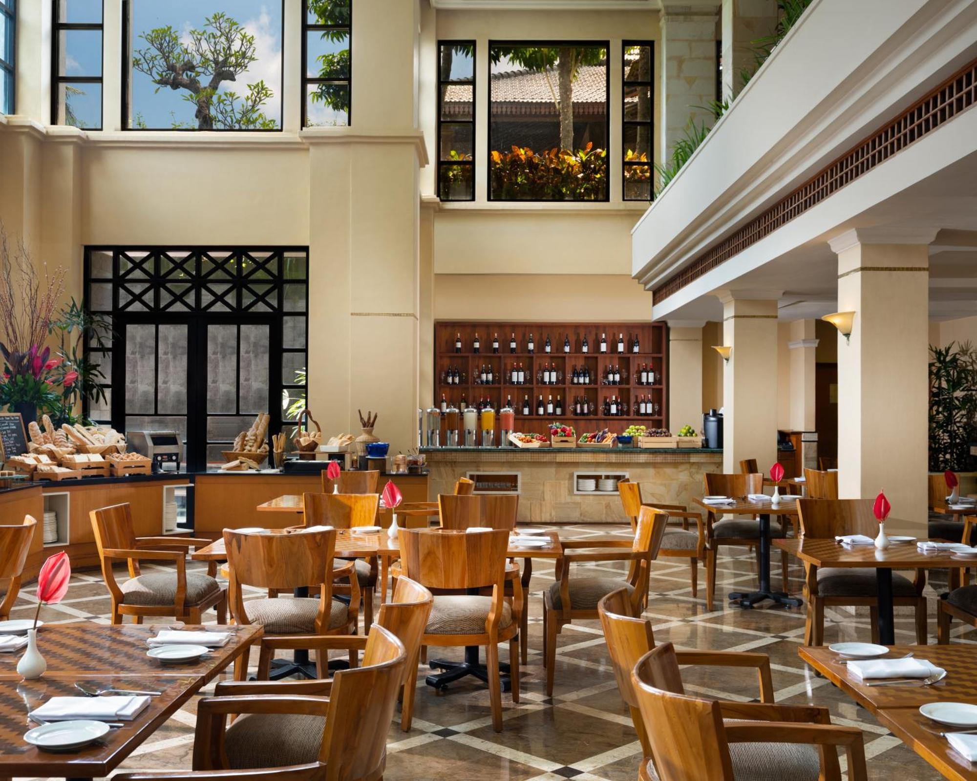 Hyatt Regency Yogyakarta Hotell Sleman  Exteriör bild The restaurant