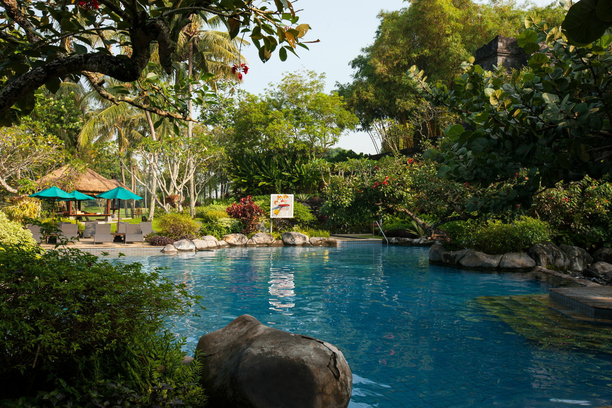 Hyatt Regency Yogyakarta Hotell Sleman  Exteriör bild The pool at the resort